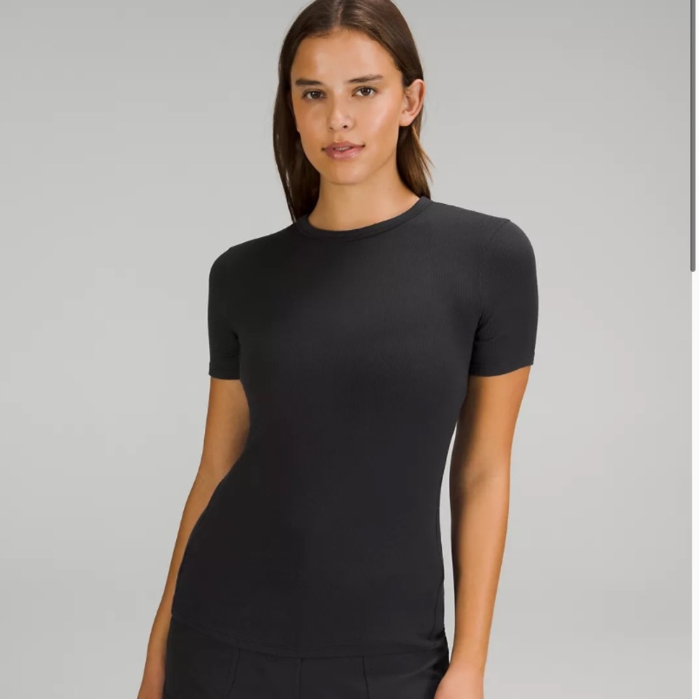 Lululemon love tee shirt. Black size 6